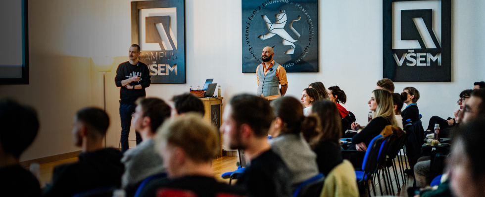 PRAVIDELNÉ TÝDENNÍ AKCE S INSPIRATIVNÍMI HOSTY